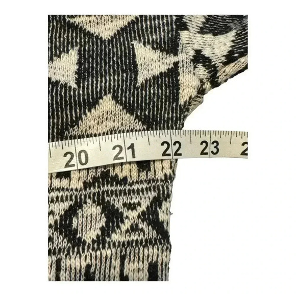 American‎ Eagle Outfitters Size Medium Black & White Aztec Hooded Zip Up Sweater - Picture 5 of 6